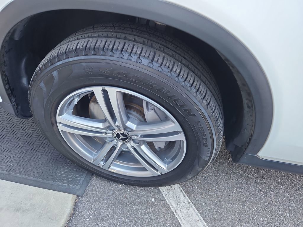 Used 2022 Mercedes-Benz GLC 300 4MATIC image 32