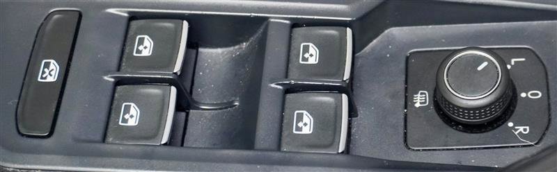 Used 2018 Volkswagen Tiguan SEL image 43