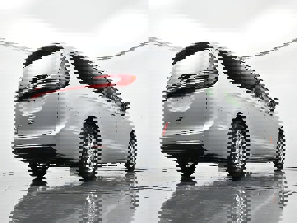 New 2026 Chrysler Pacifica Select image 22