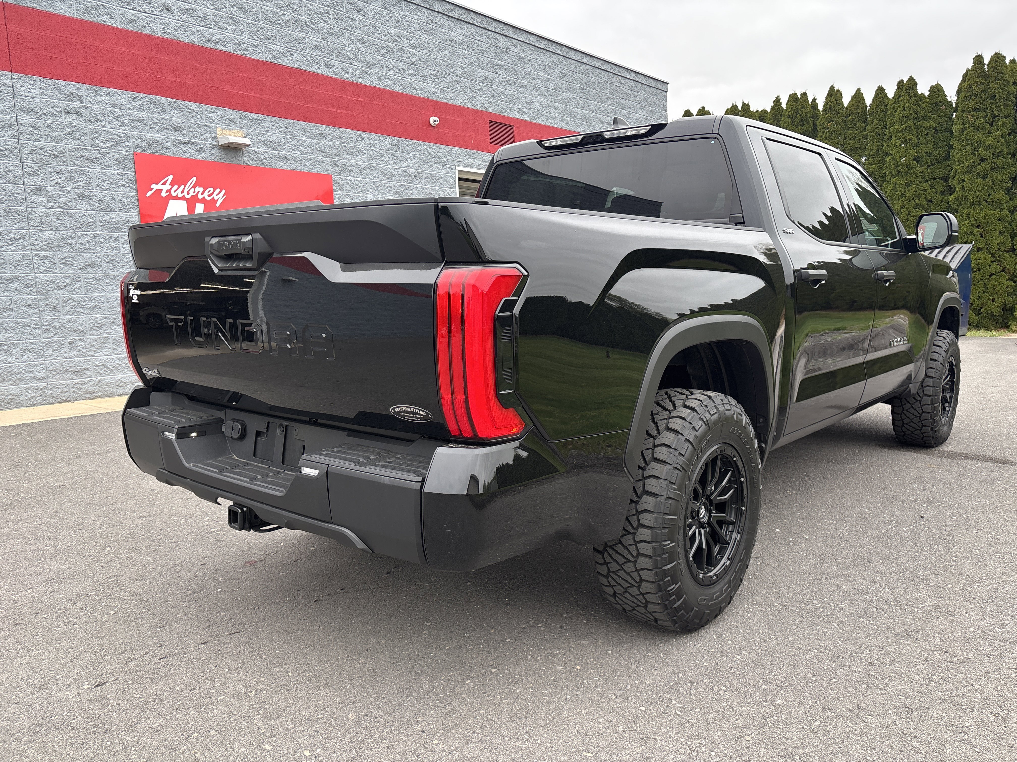 Used 2025 Toyota Tundra SR5 AWD/4WD image 3