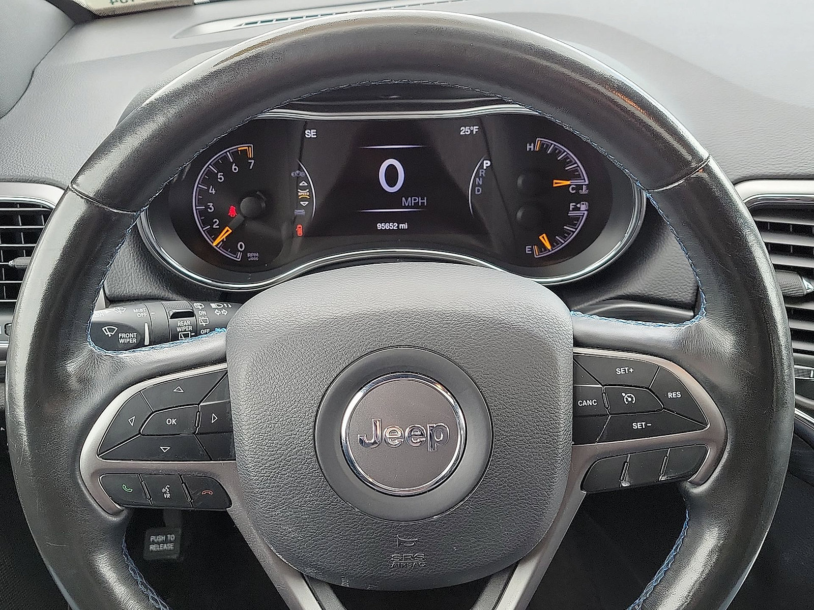 Used 2019 Jeep Grand Cherokee Laredo AWD/4WD image 16