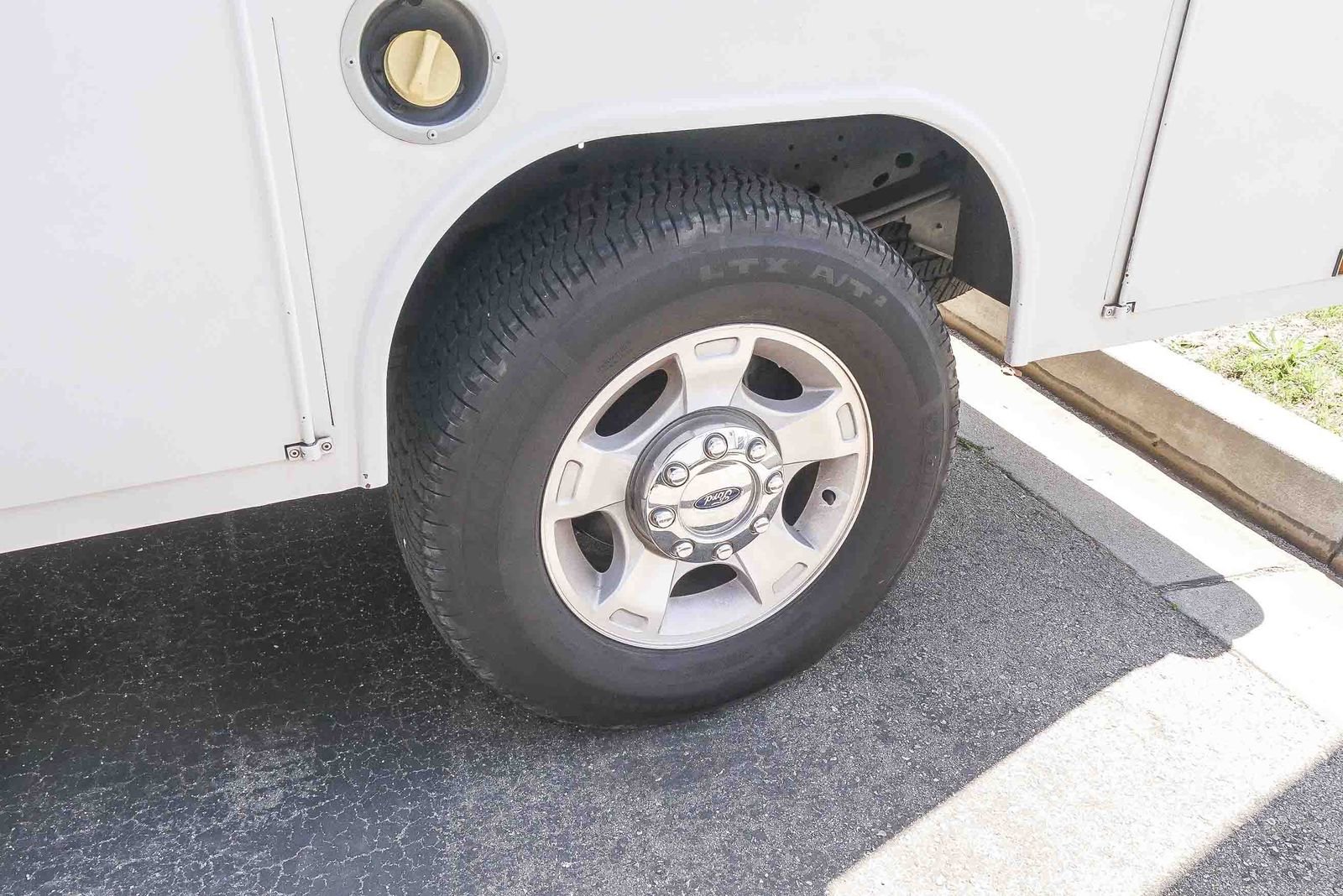 Used 2015 Ford F550 2WD Regular Cab Super Duty image 6