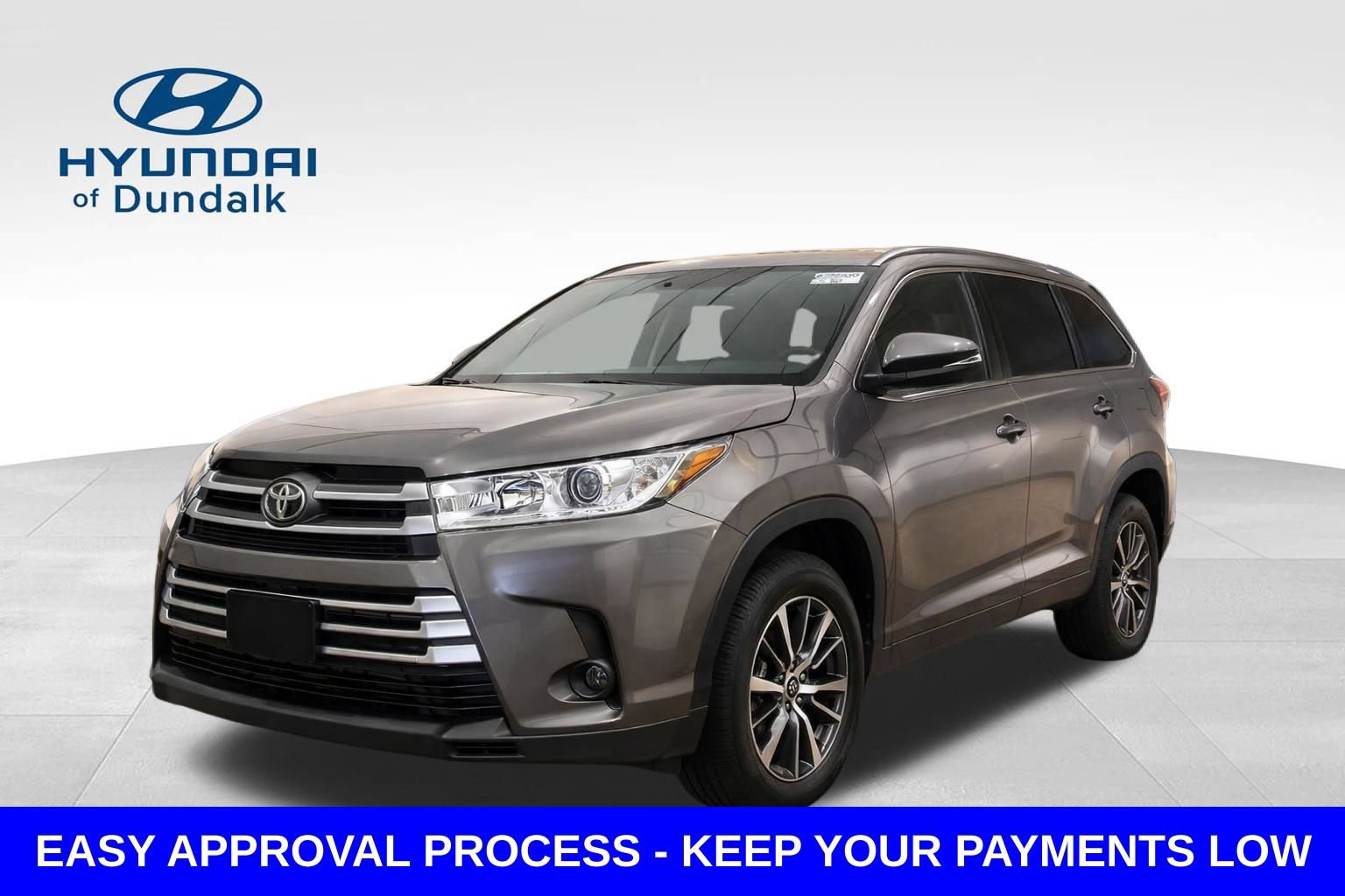 Used 2019 Toyota Highlander LE FWD image 1