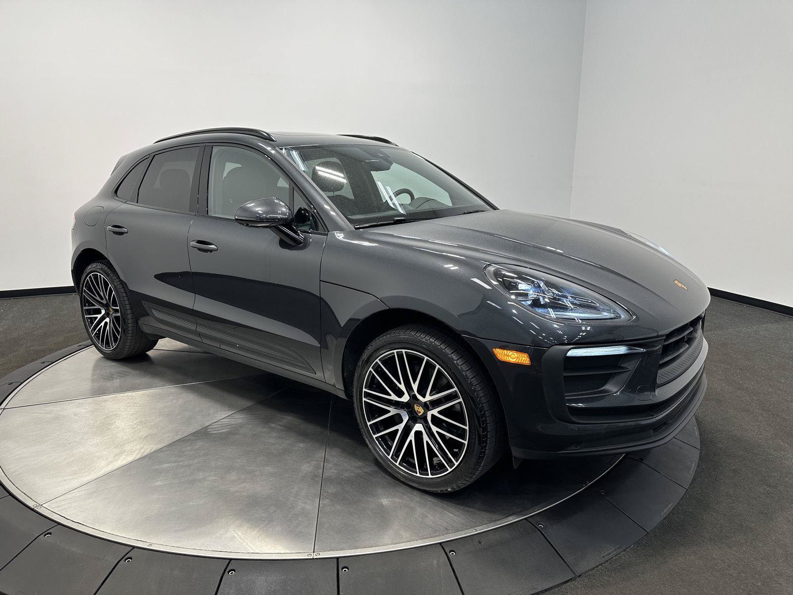 Certified 2026 Porsche Macan AWD/4WD image 9