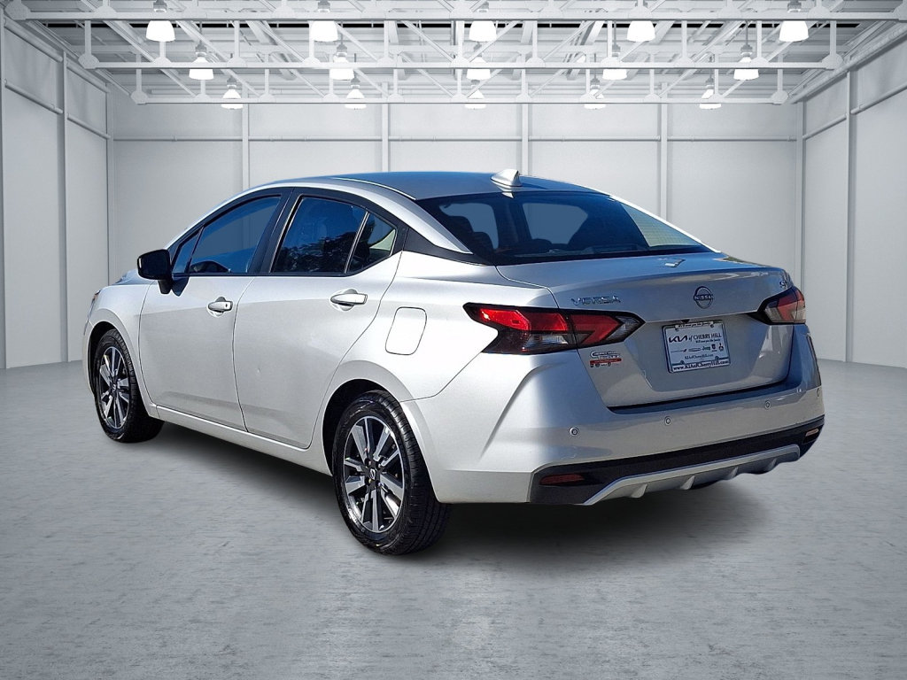 Used 2024 Nissan Versa SV FWD image 3