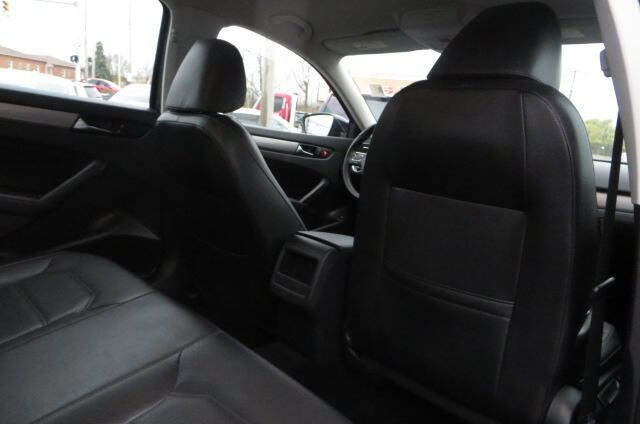 Used 2015 Volkswagen Passat 1.8T Wolfsburg Edition image 37