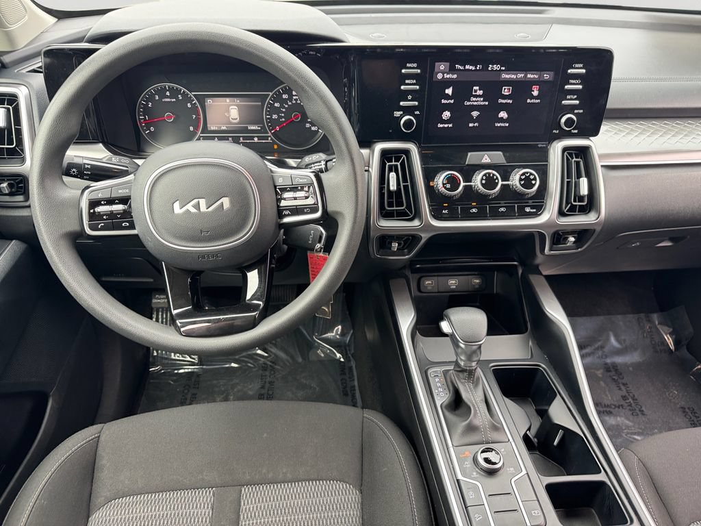 Used 2023 Kia Sorento LX AWD/4WD image 11