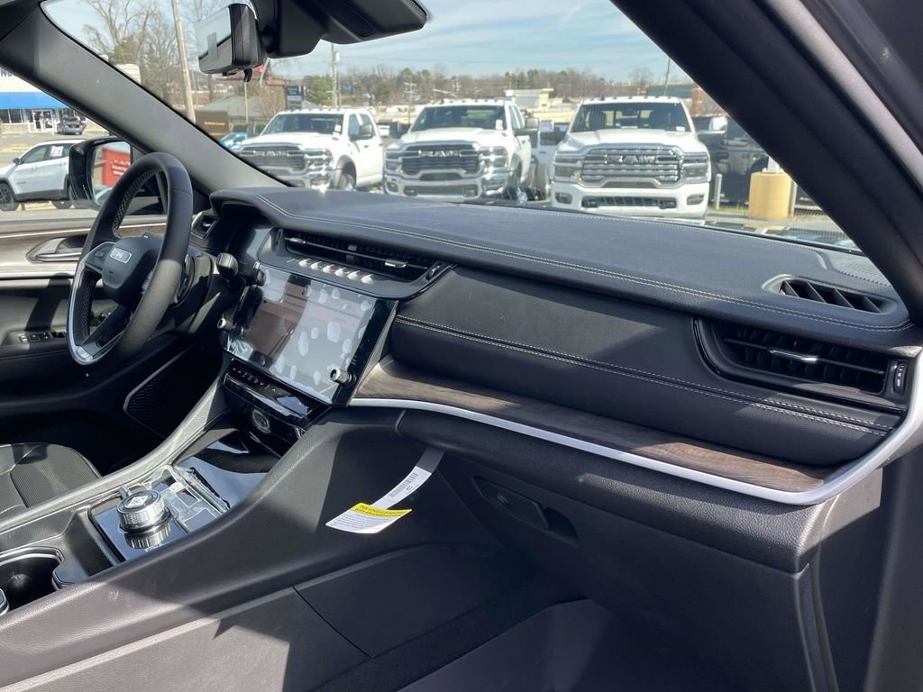 New 2026 Jeep Grand Cherokee Limited w/ Luxury Tech Group II image 14