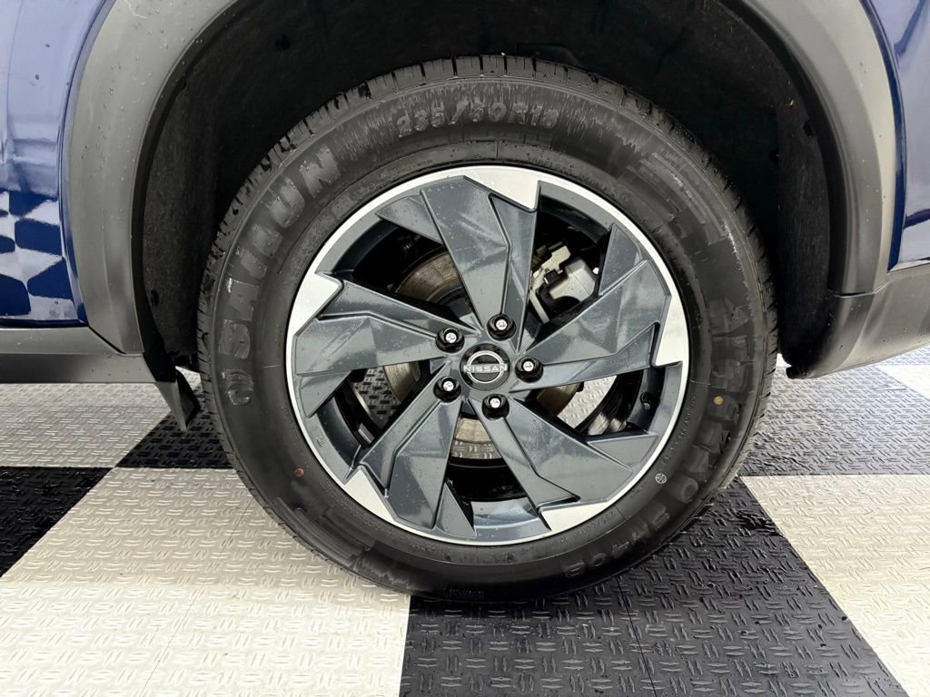 Used 2024 Nissan Rogue SV image 11