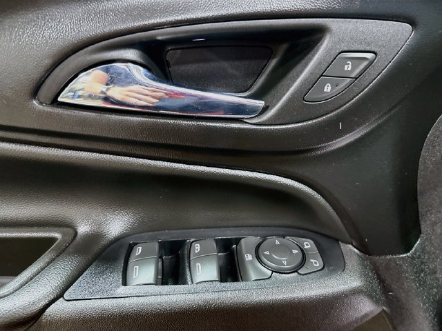 Used 2019 Chevrolet Equinox LT FWD image 17