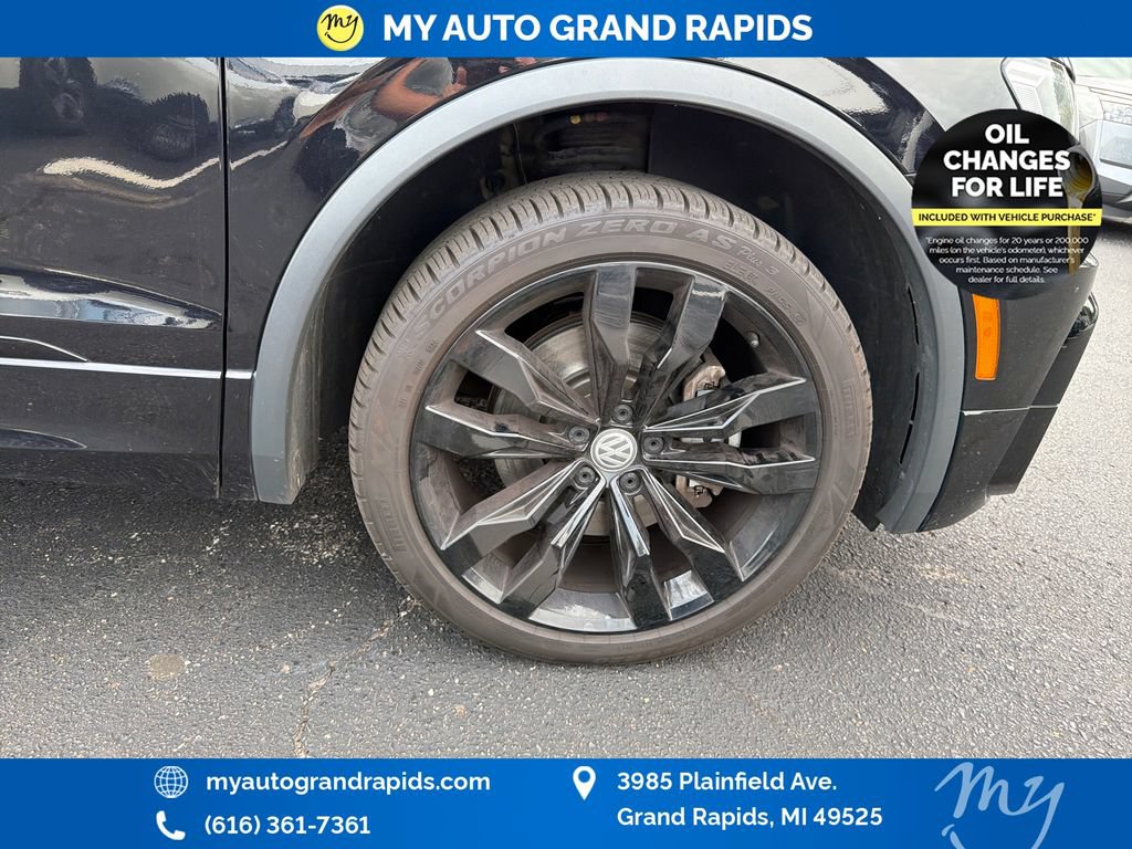 Used 2020 Volkswagen Tiguan SE R-Line w/ 3rd Row Seat Package AWD/4WD image 32