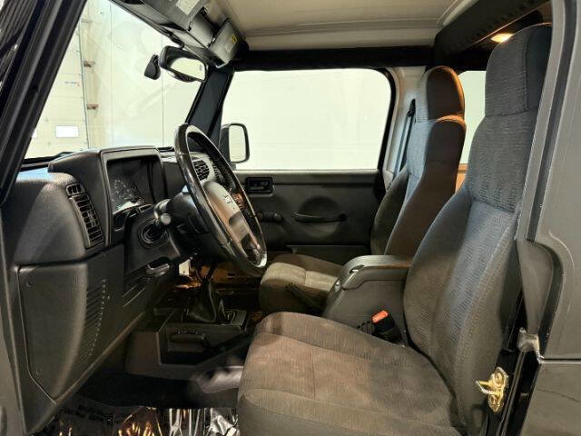 Used 2005 Jeep Wrangler Unlimited Rubicon image 12