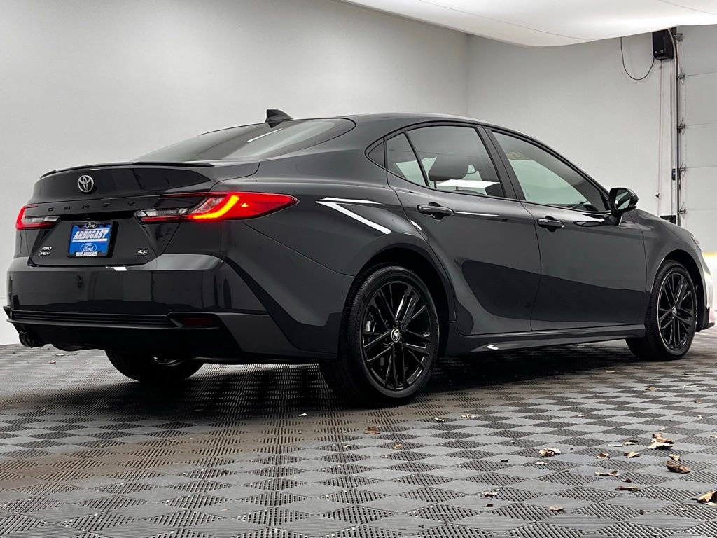 Used 2025 Toyota Camry SE image 7