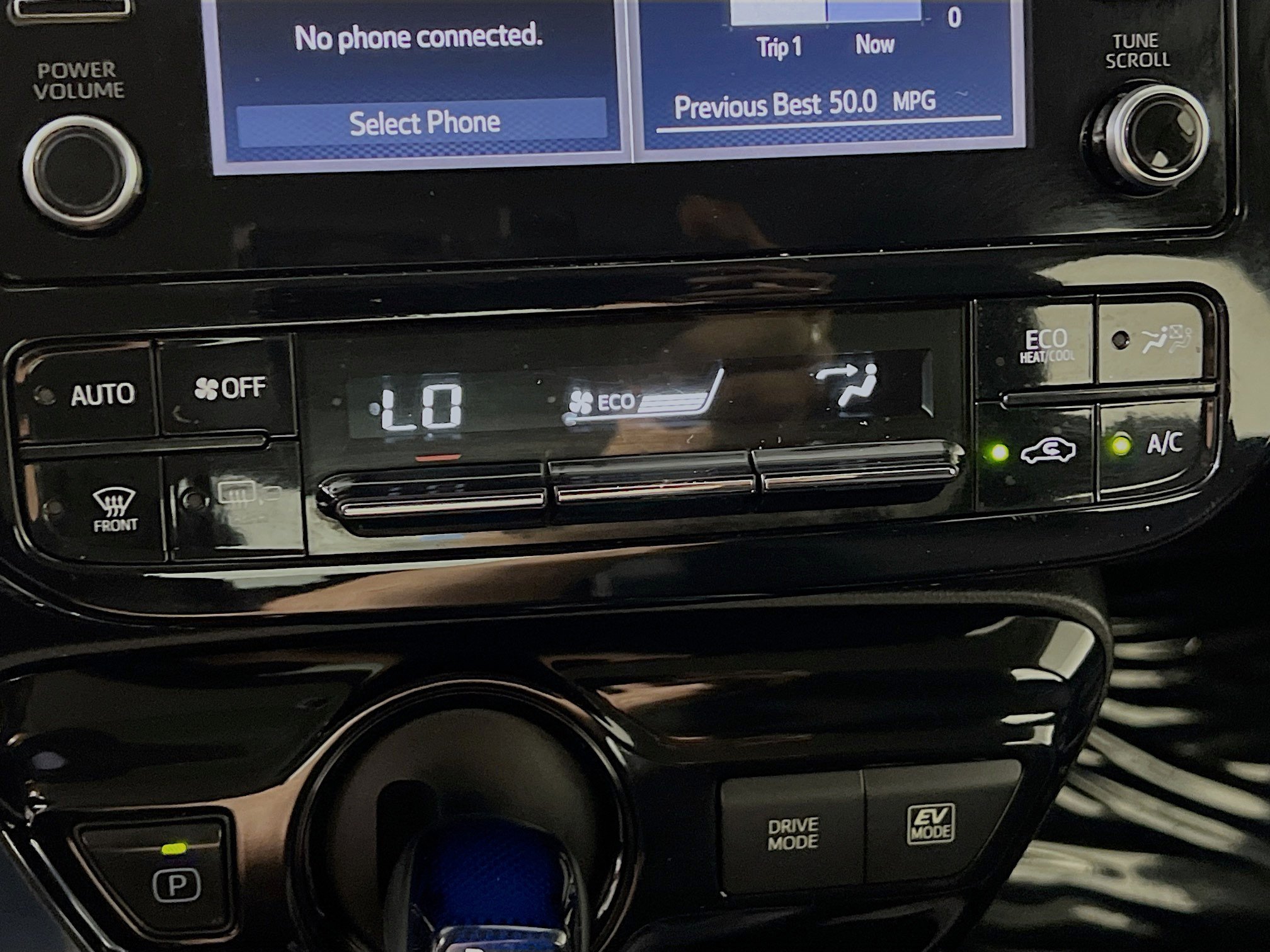 Used 2020 Toyota Prius LE image 26