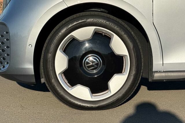 Used 2025 Volkswagen ID. Buzz Pro S RWD image 27
