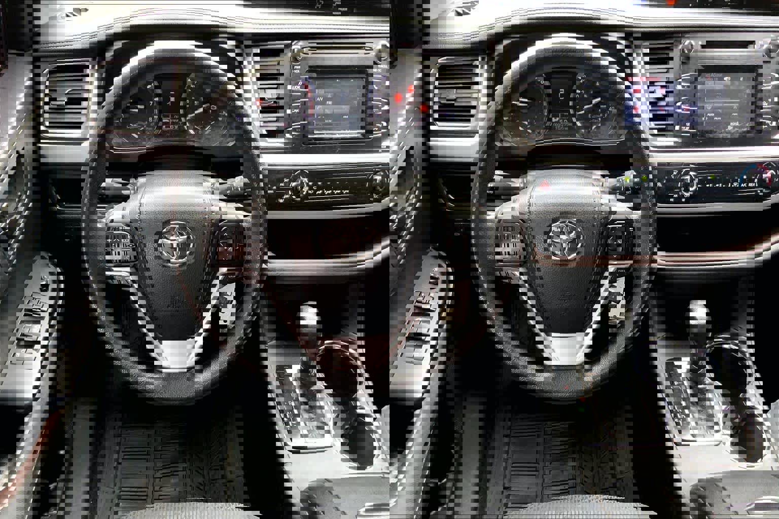 Used 2015 Toyota Highlander LE image 6