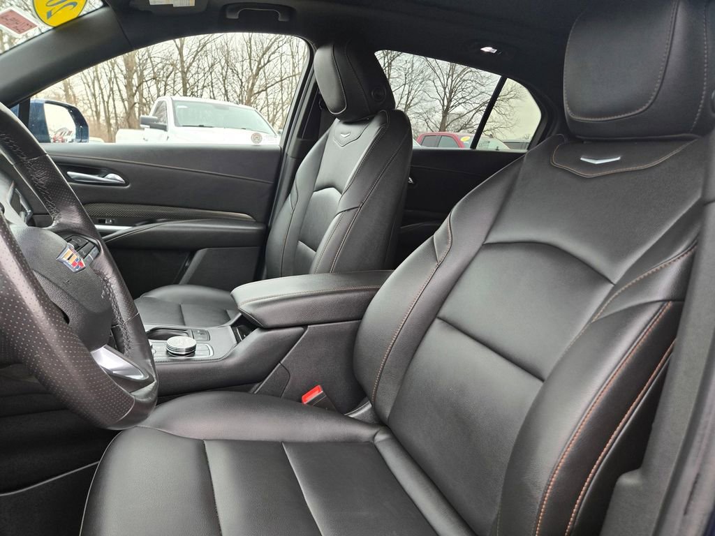 Used 2020 Cadillac XT4 Sport w/ Technology Package FWD image 27