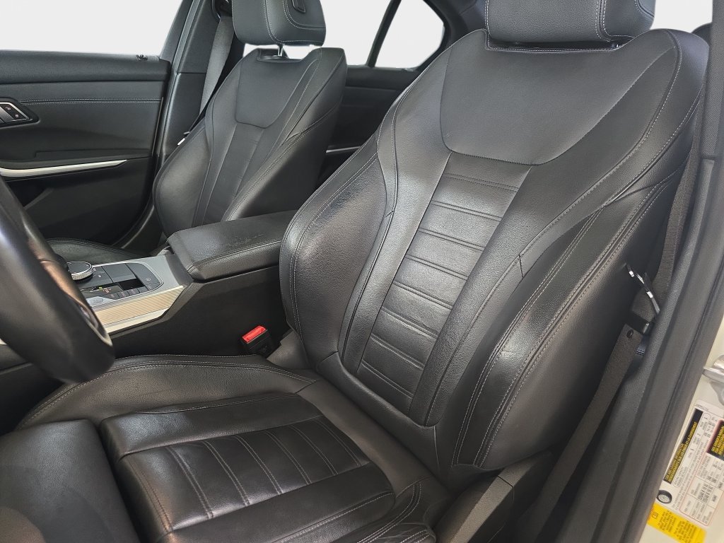 Certified 2020 BMW 330i Sedan w/ M Sport Package RWD image 17