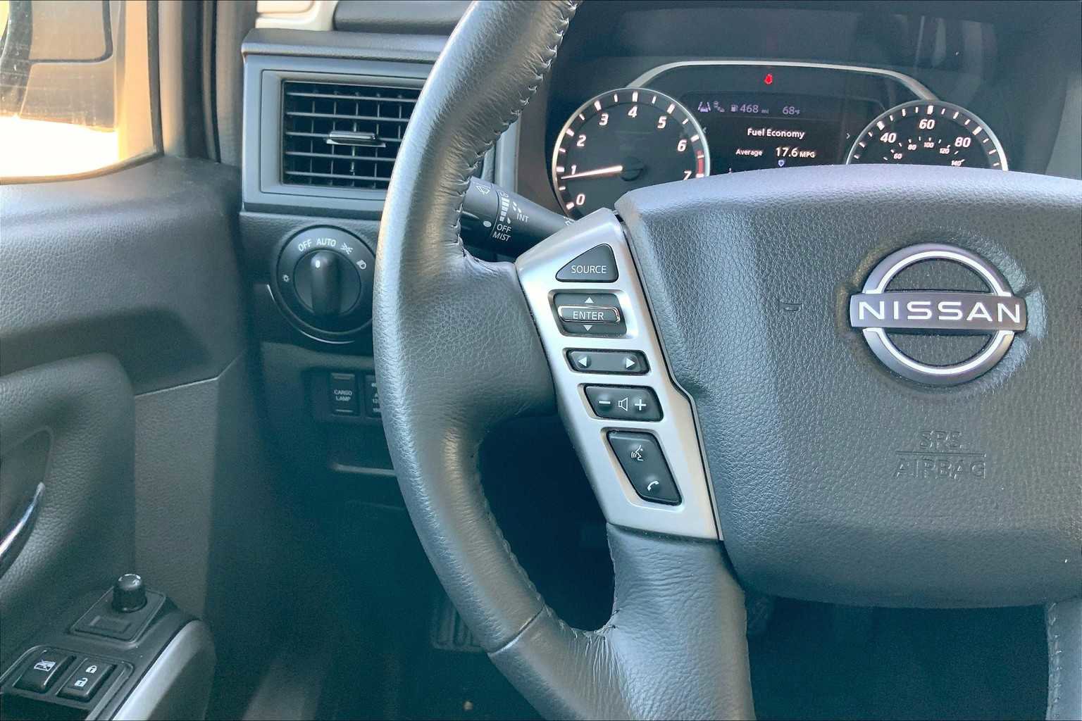 Used 2024 Nissan Titan SV w/ SV Convenience Package image 19