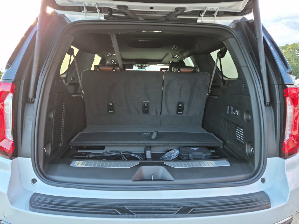 Used 2024 GMC Yukon XL Denali Ultimate AWD/4WD image 32