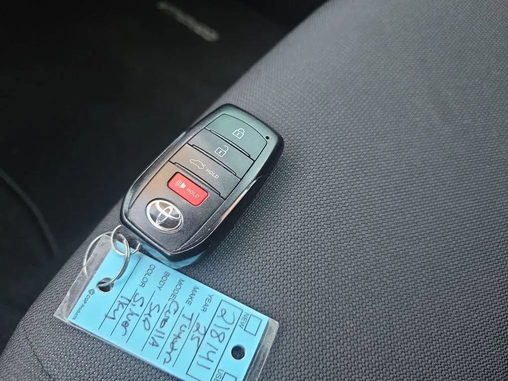 Used 2025 Toyota Corolla SE FWD image 31