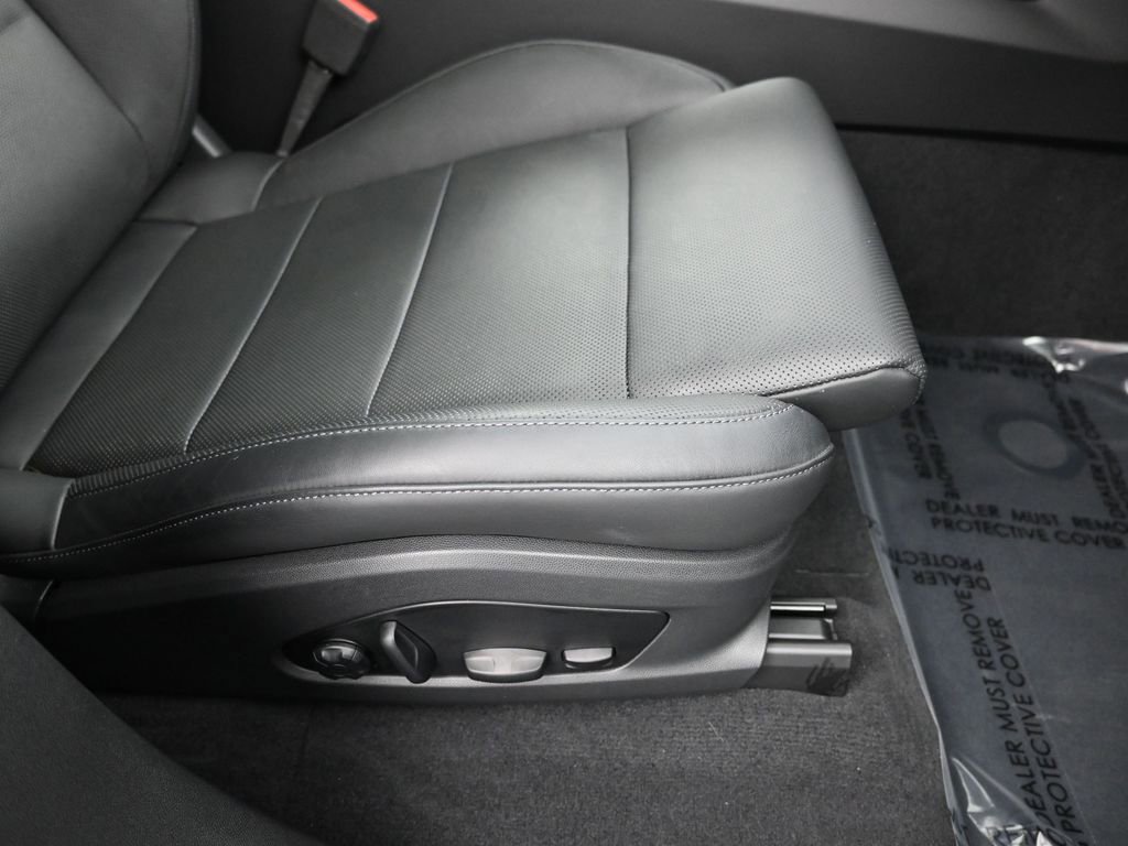 Certified 2024 Porsche Macan 4 Electric image 31