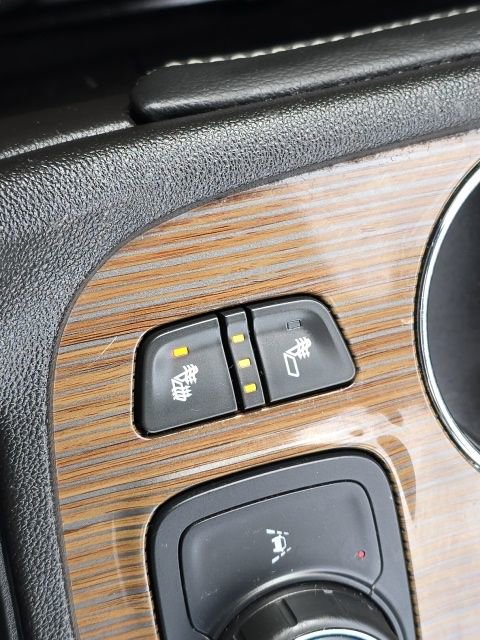 Used 2023 GMC Acadia SLE w/ Driver Convenience Package image 14