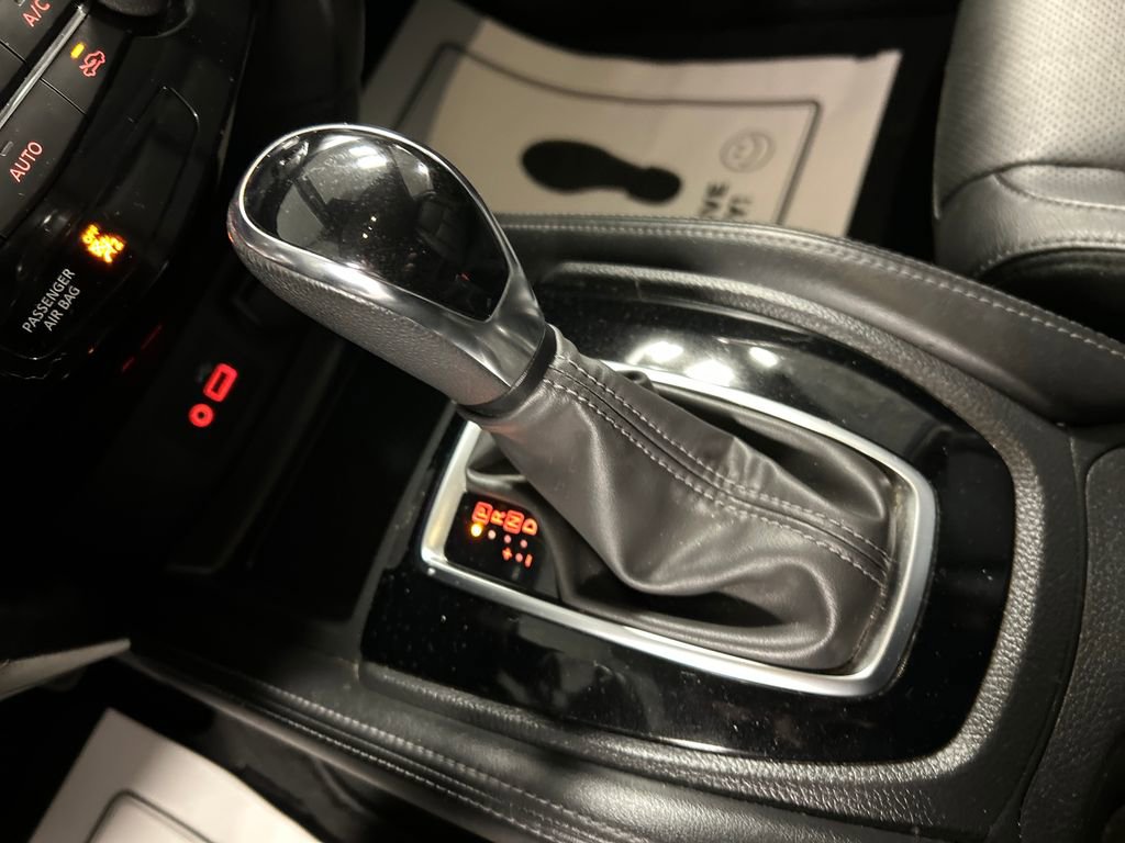 Used 2018 Nissan Rogue SL image 18