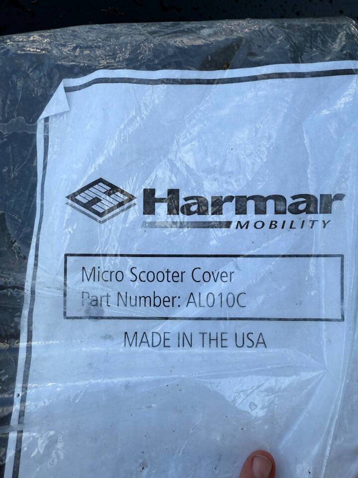 Used 2010 Chrysler Town & Country Touring image 28