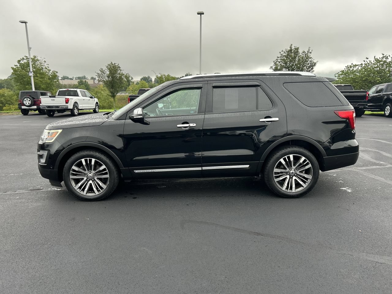Used 2017 Ford Explorer Platinum AWD/4WD video 4