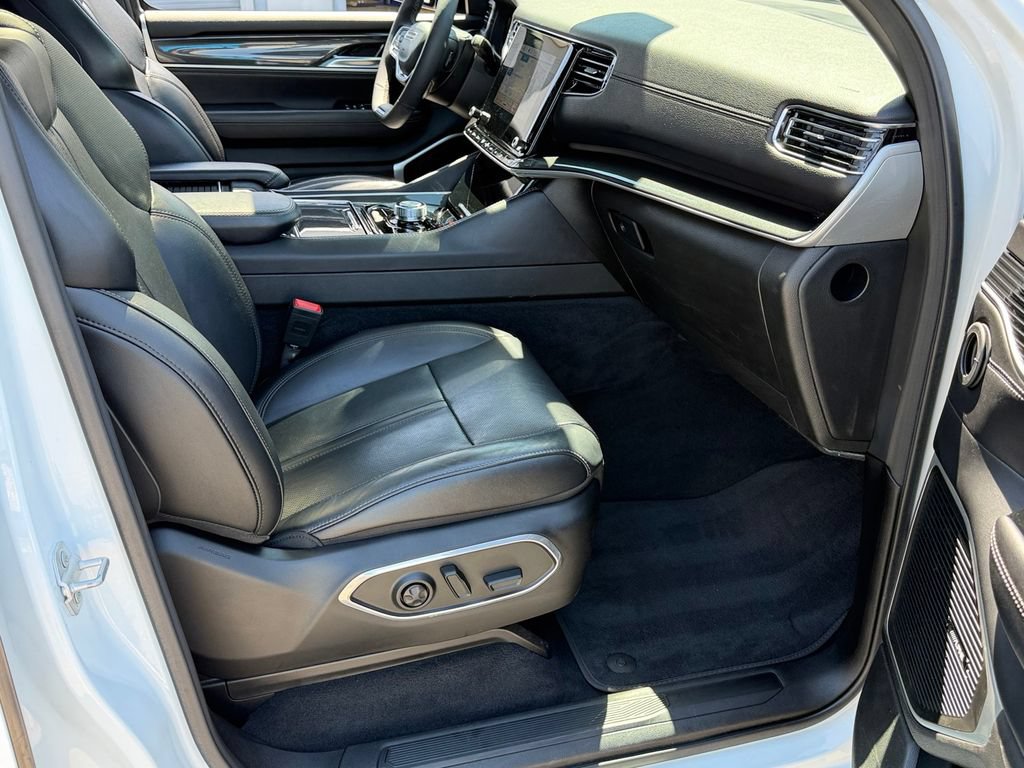 Used 2023 Jeep Wagoneer 2WD w/ Premium Group I image 25