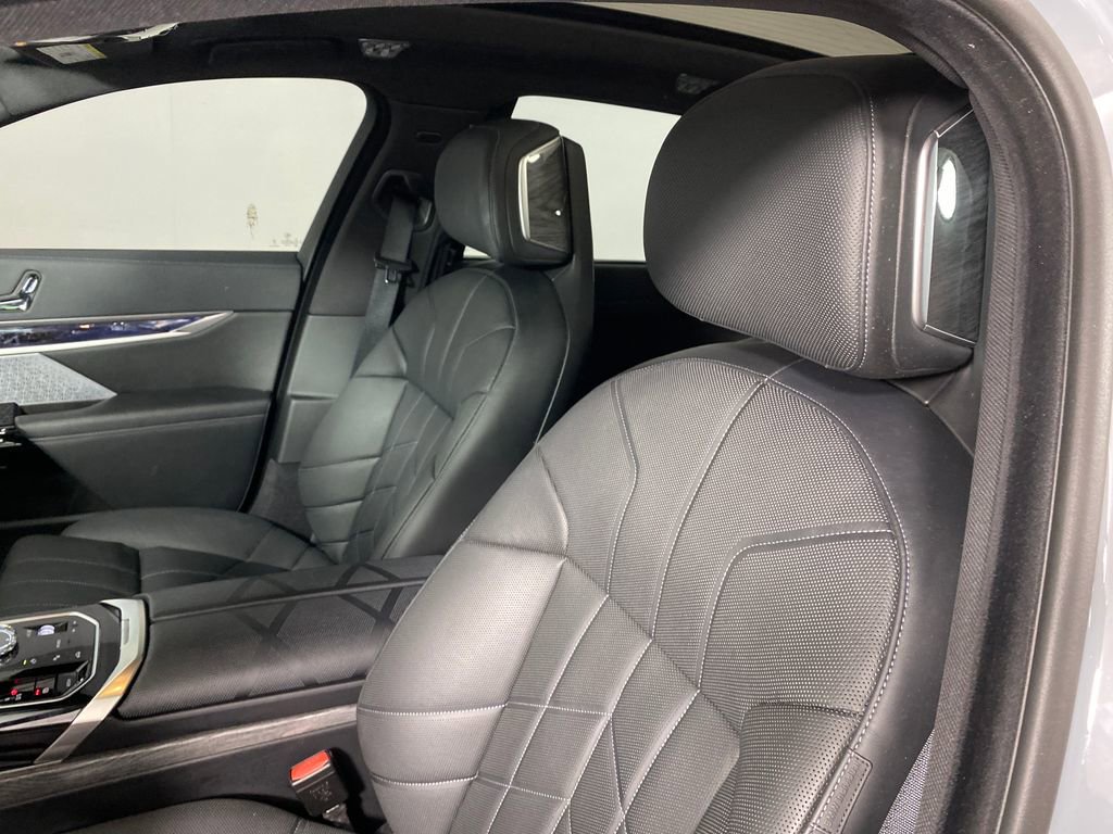 Used 2024 BMW 760i xDrive image 8