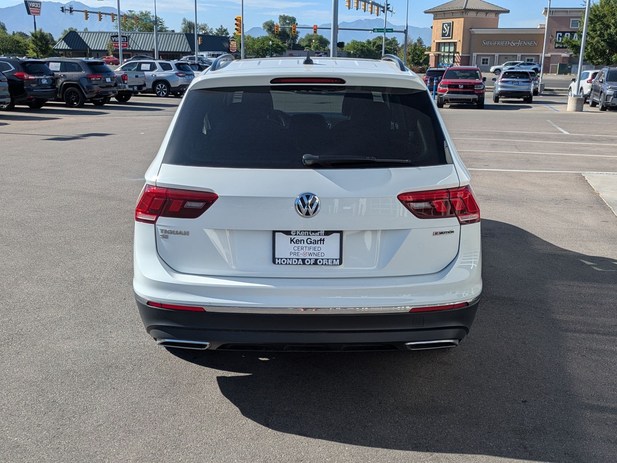 Used 2021 Volkswagen Tiguan SE w/ Panoramic Sunroof Package AWD/4WD image 7