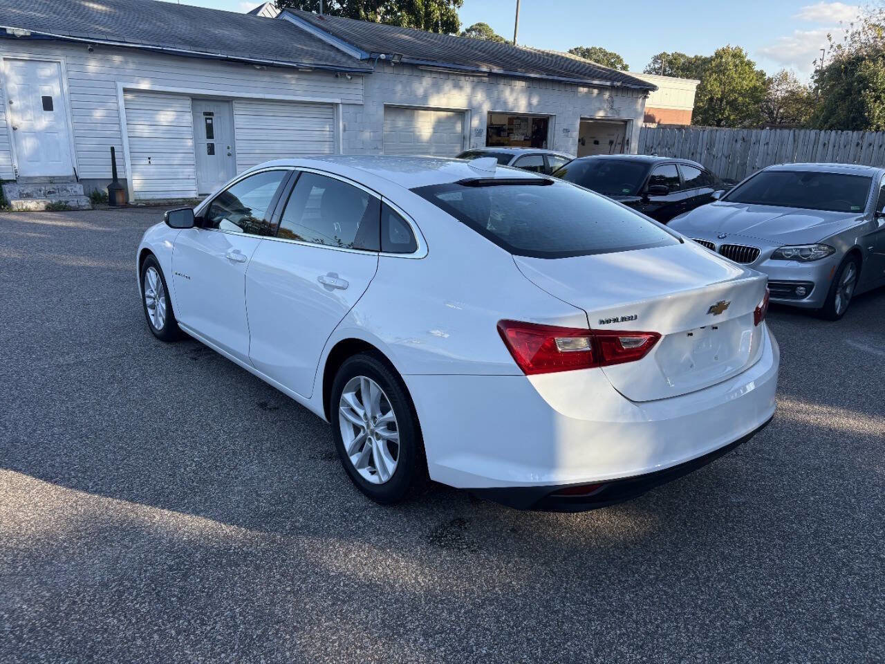 Used 2018 Chevrolet Malibu LT FWD image 4