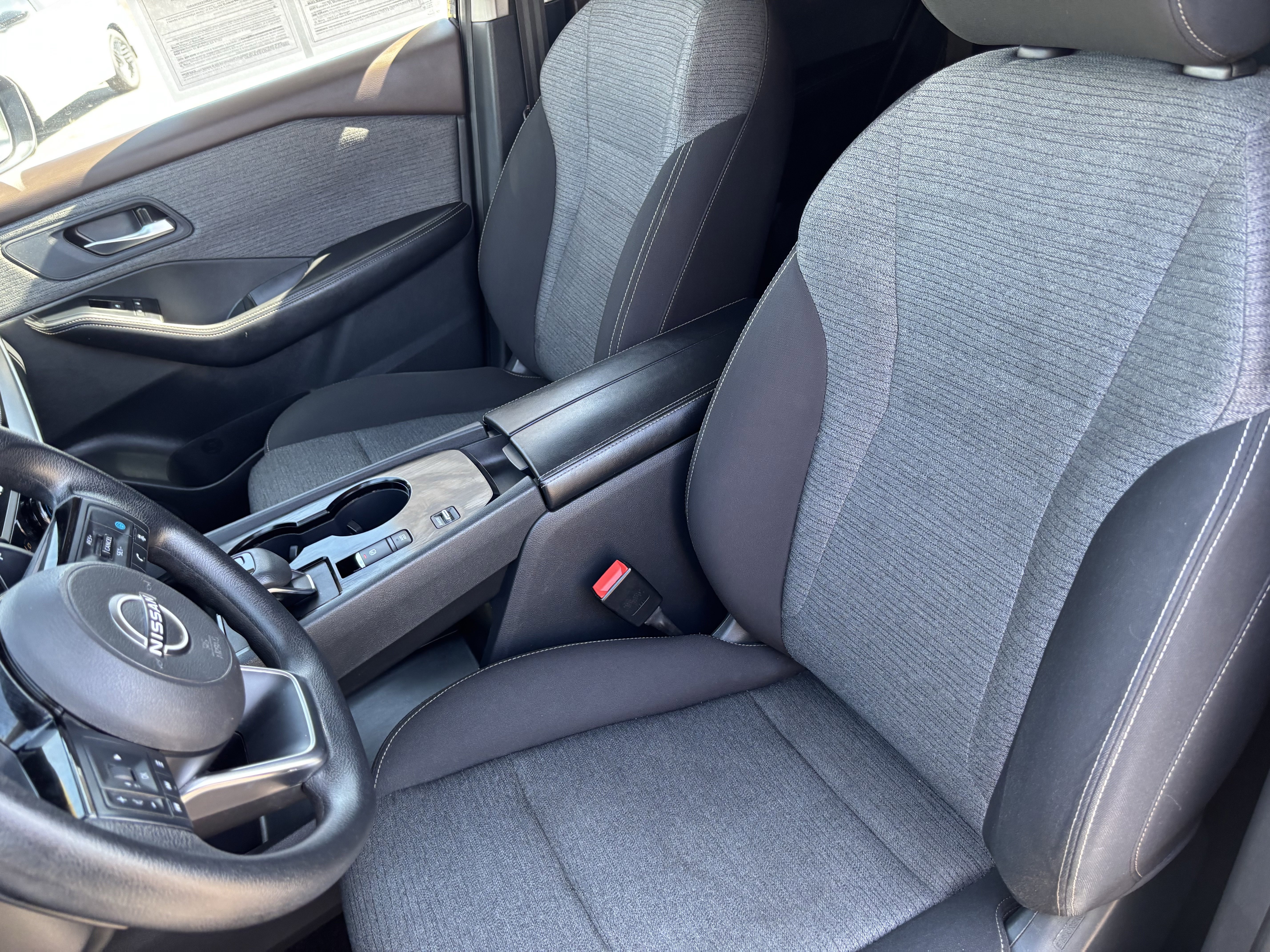 Used 2023 Nissan Rogue SV FWD image 17