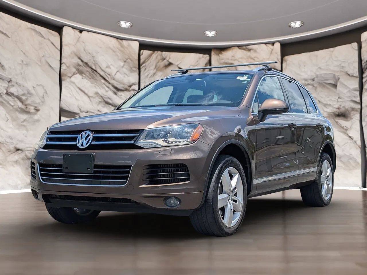 Used 2011 Volkswagen Touareg TDI AWD/4WD image 2