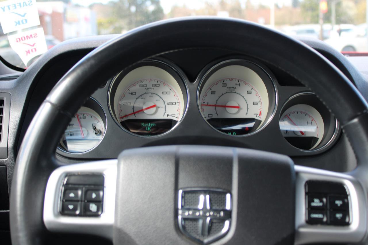 Used 2013 Dodge Challenger SXT image 8
