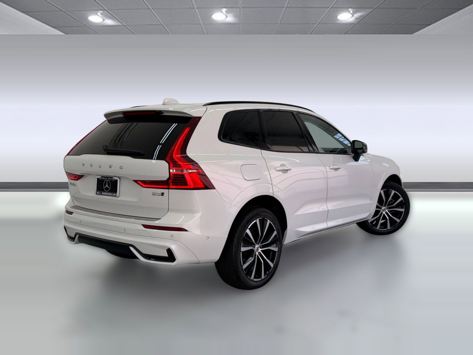 Used 2024 Volvo XC60 B5 Plus w/ Protection Package Premier image 8