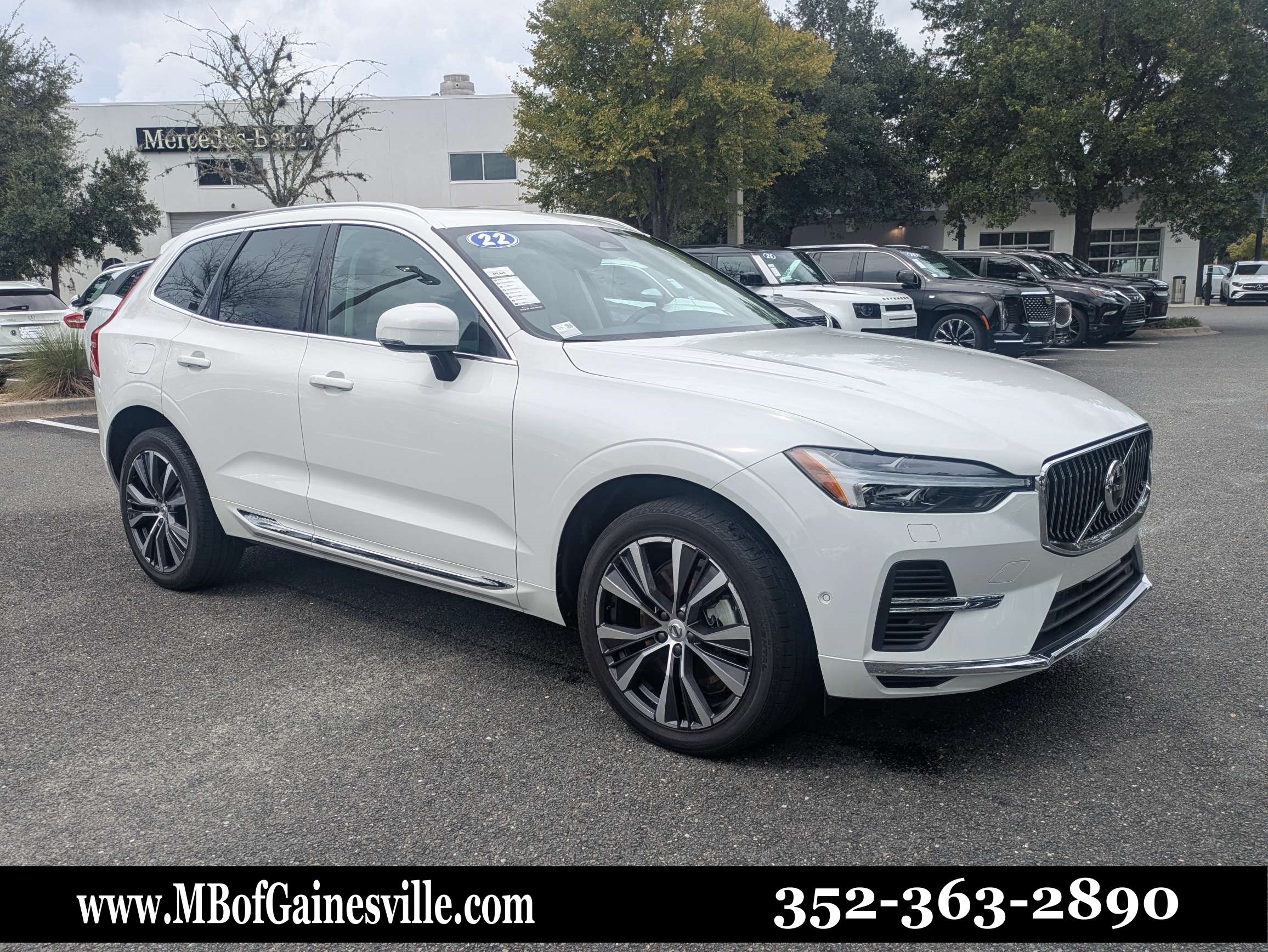 Used 2022 Volvo XC60 T8 Inscription Expression w/ Advanced Package AWD/4WD image 1
