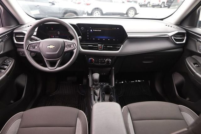 Used 2025 Chevrolet TrailBlazer LT AWD/4WD image 19