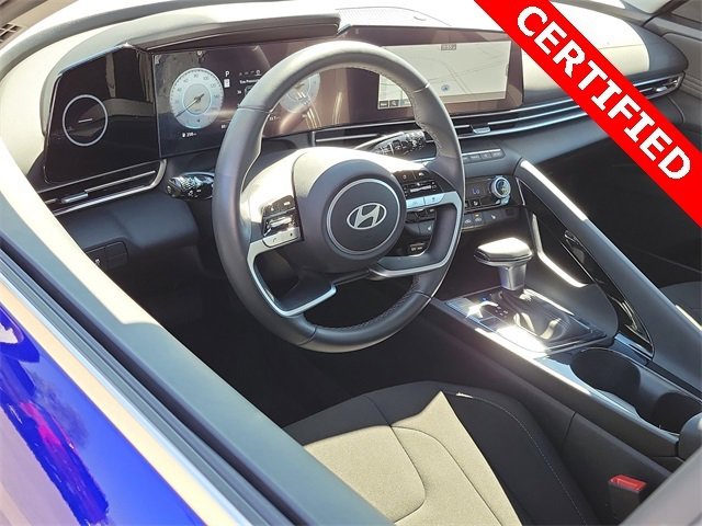 Certified 2025 Hyundai Elantra SEL image 3