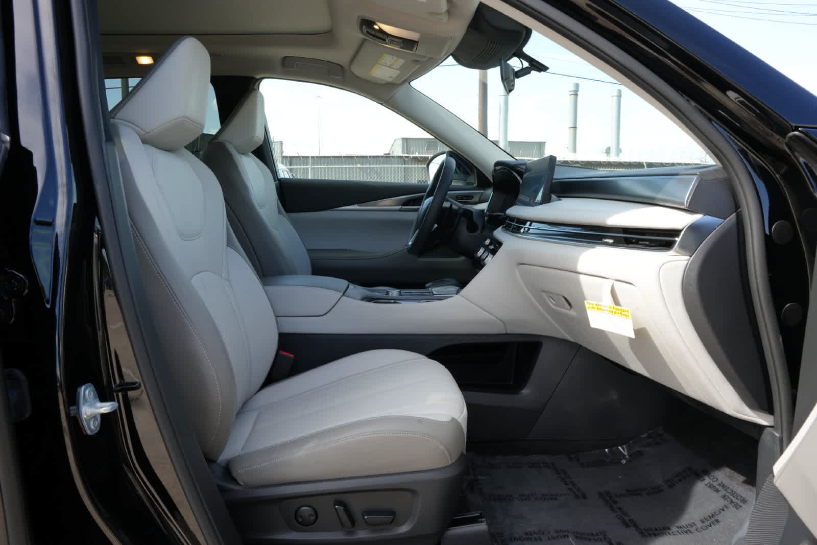 Certified 2027 INFINITI QX60 Pure w/ Cargo Package FWD image 23