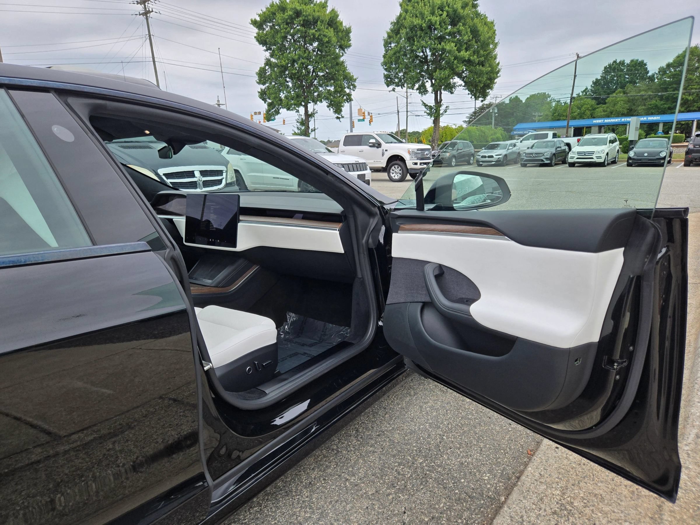 Used 2023 Tesla Model S Standard Range AWD/4WD image 23