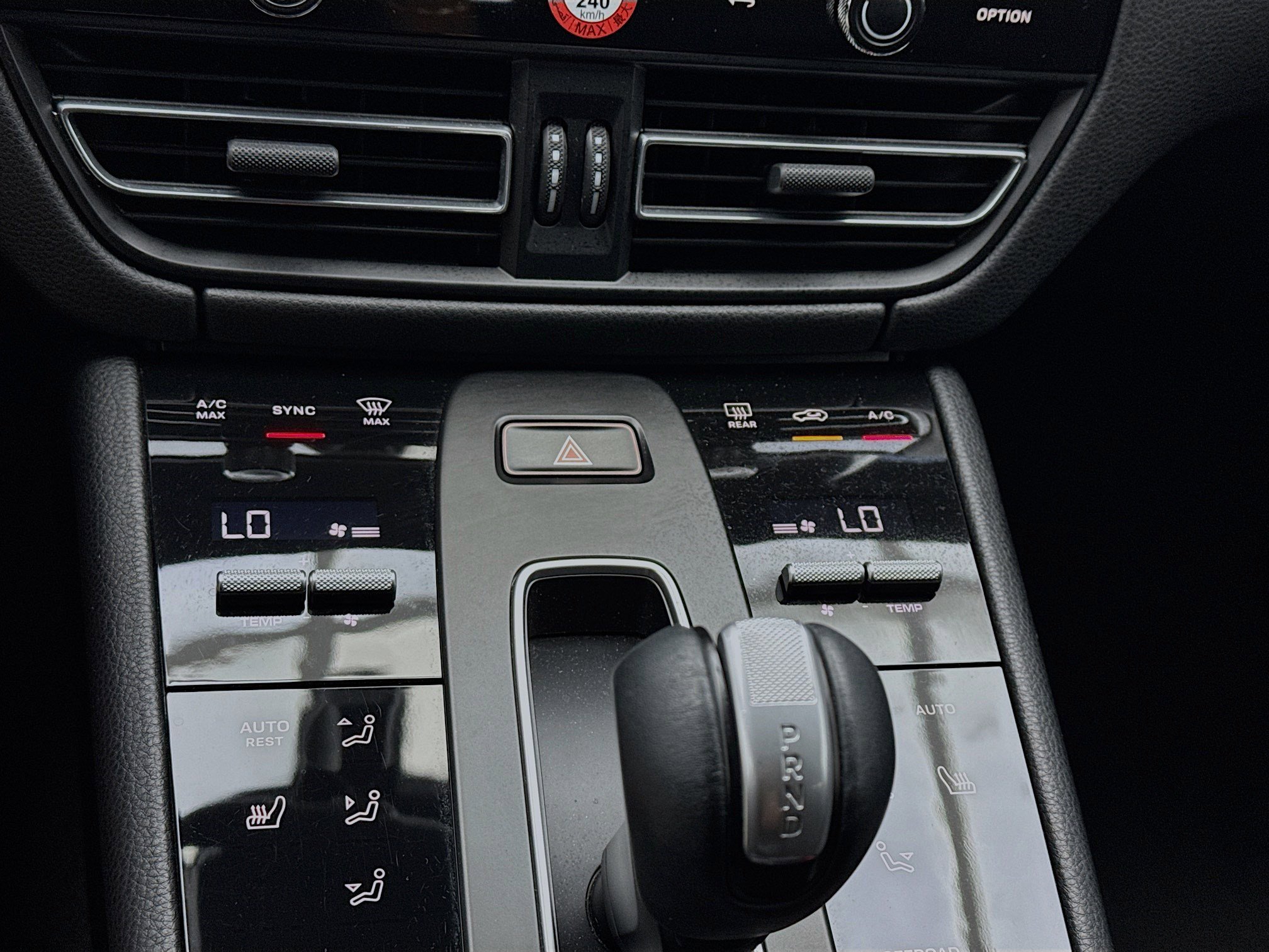 Used 2022 Porsche Macan AWD/4WD image 12