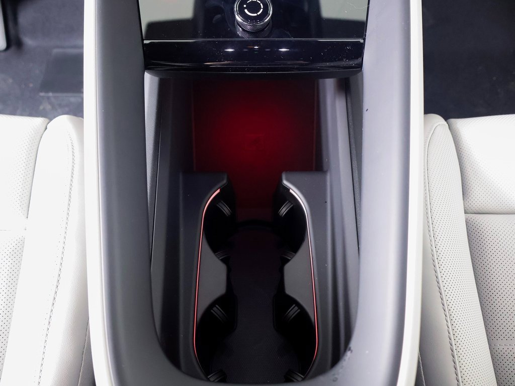 New 2025 Porsche Macan Electric image 20