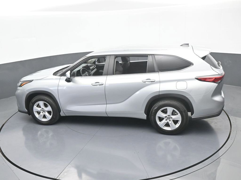 Used 2023 Toyota Highlander LE image 52