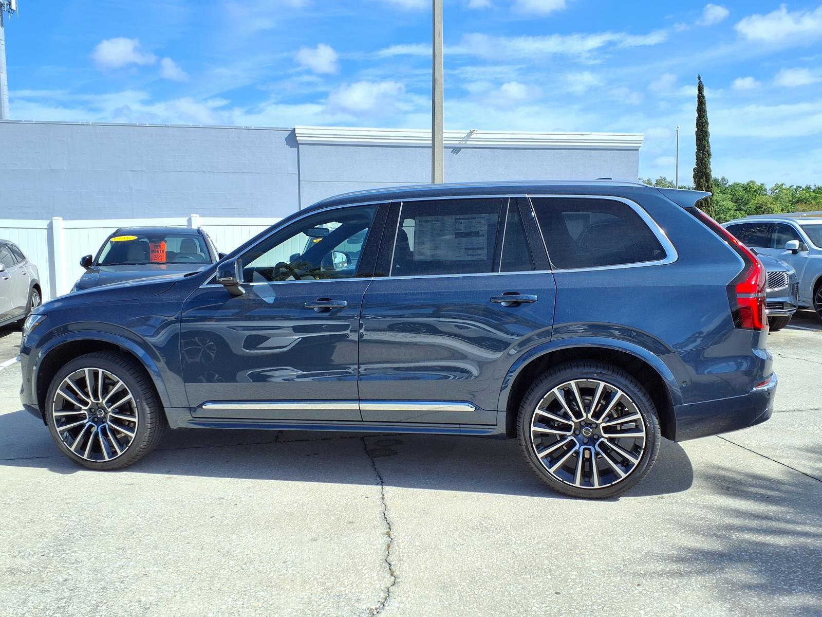 New 2026 Volvo XC90 B5 Plus w/ Protection Package Premier AWD/4WD image 4