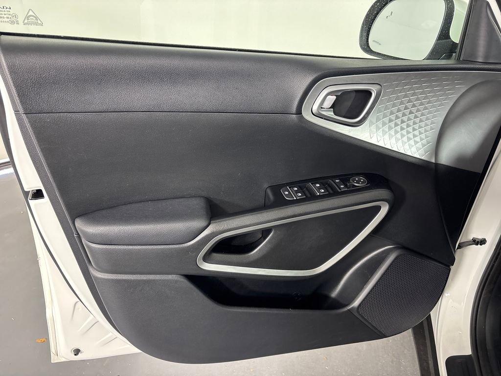Certified 2024 Kia Soul S image 27