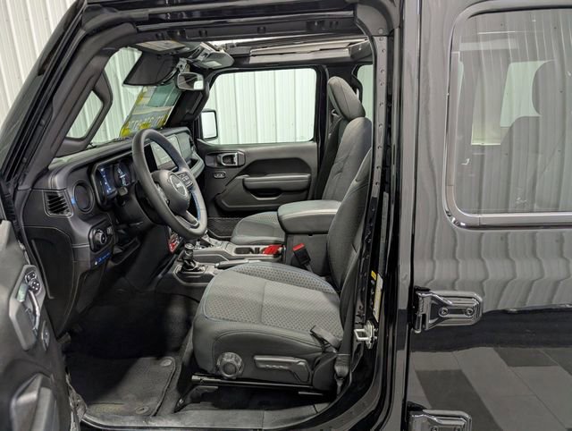 Used 2025 Jeep Wrangler Unlimited Rubicon 4xe w/ Convenience Group AWD/4WD image 14
