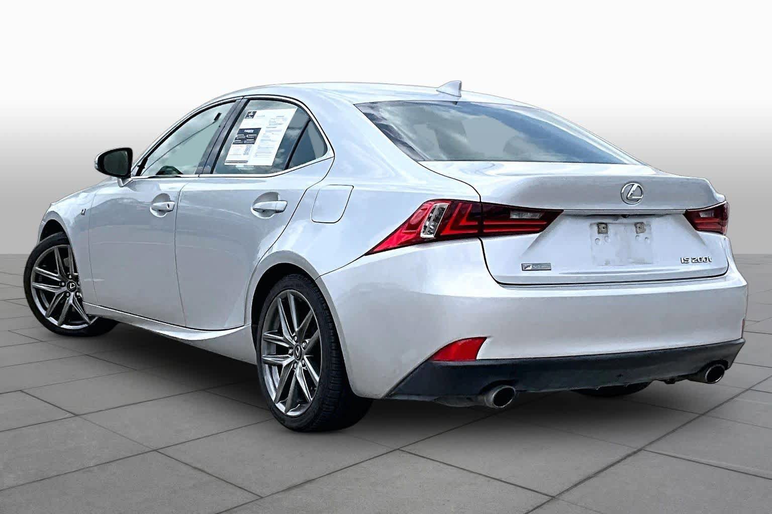 Used 2016 Lexus IS 200t RWD image 11